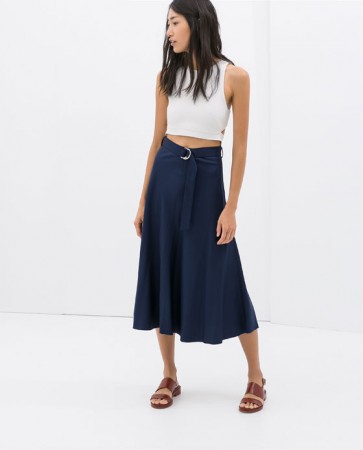 Falda fluida con cinturón 17.79€