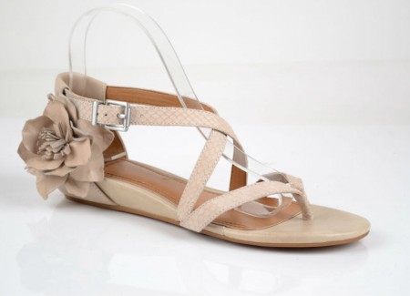 Sandalia cangrejo plana detalle flor 15,99